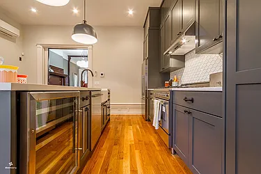 Rented by Dixon Advisory USA Inc.