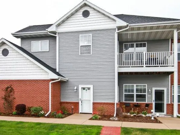 699 W Dekora St, Saukville, WI 53080