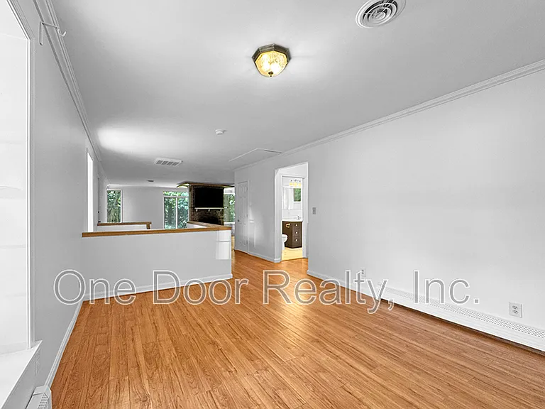 712 Powell St — Photo 8