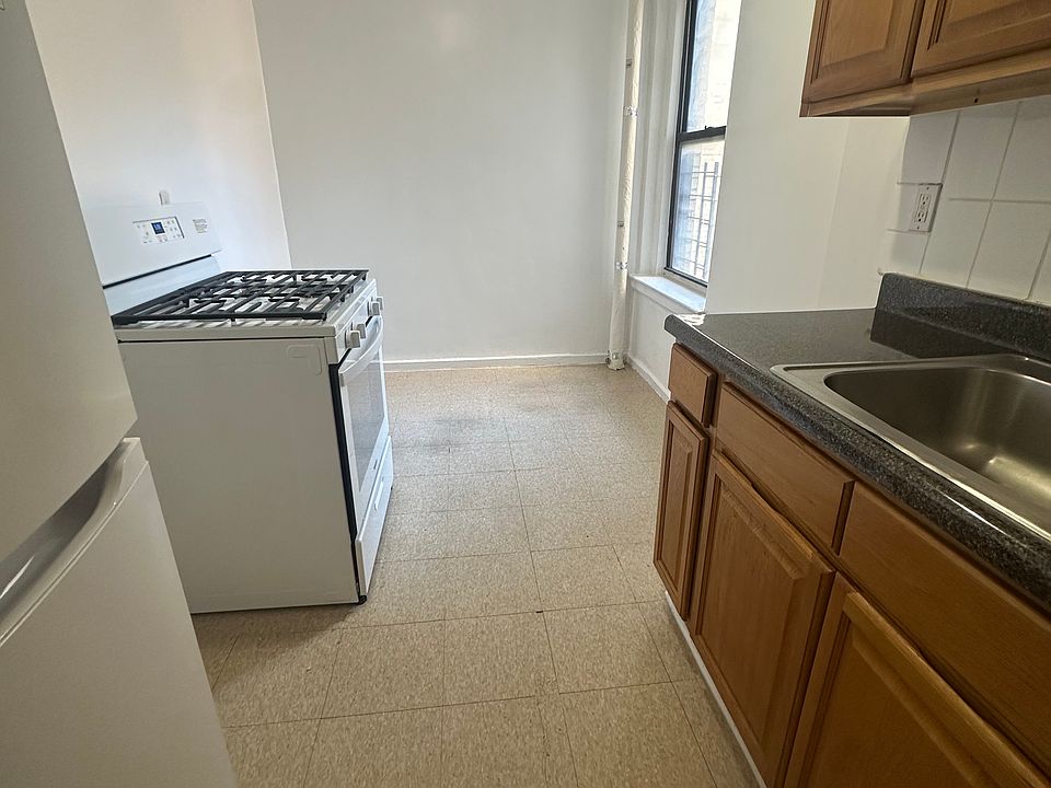 2nd image of 86-22 Dongan Ave #5D