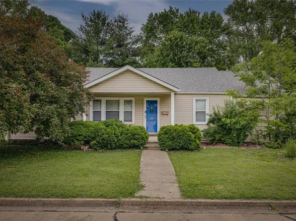701 E Liberty St, Farmington, MO 63640