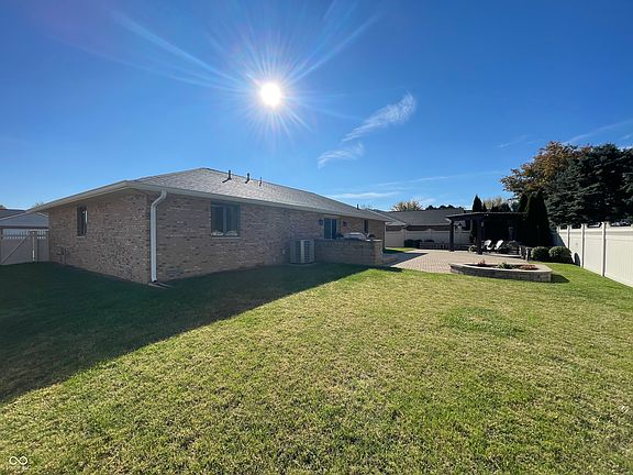 2nd image of 523 N Barbara Blvd