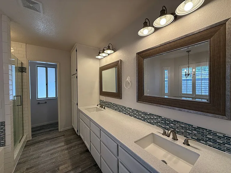 16327 Bassett Ct — Photo 11