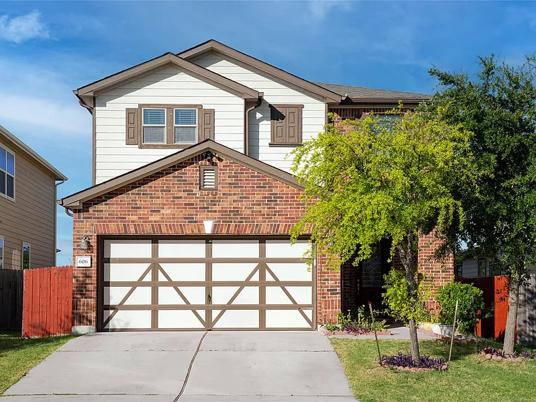 606 Screech Owl Dr — Photo 1