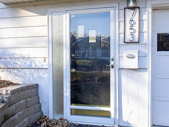 3rd image of 7653 Windsor Dr