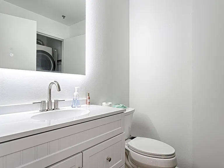 1001 Belleview St #104 — Photo 17