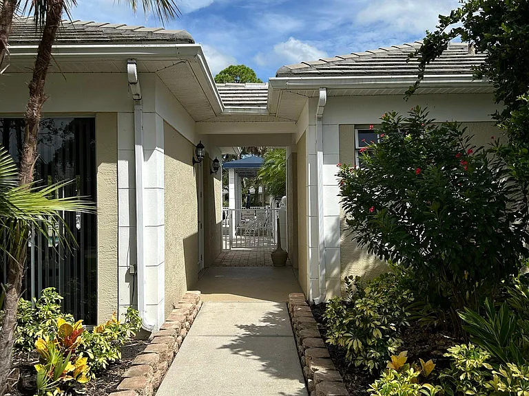 819 Montrose Dr #202 — Photo 28