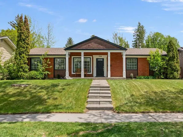 784 W Acadia Dr SE, Calgary, AB T2J 0C5