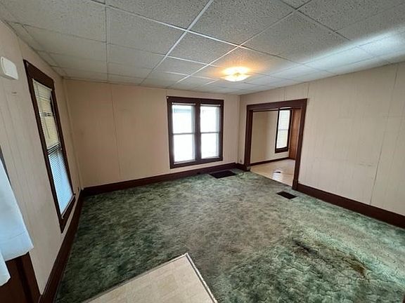 5th image of 108 S Poplar St