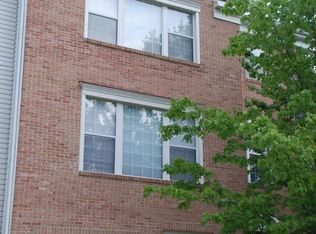 2443 Clover Field Cir, Herndon, VA 20171