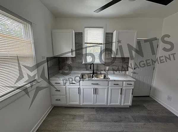 4 bed, 1.5 bath, 2143 sqft, $1,497 — Photo 3