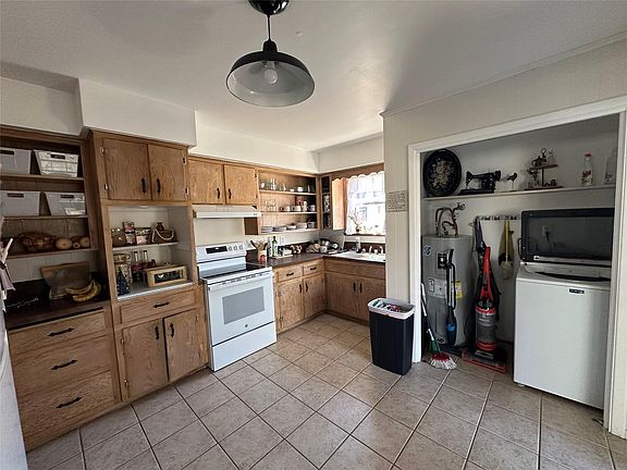 4th image of 111 Spence St E