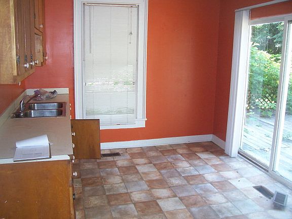 2nd image of 315 Park Ave