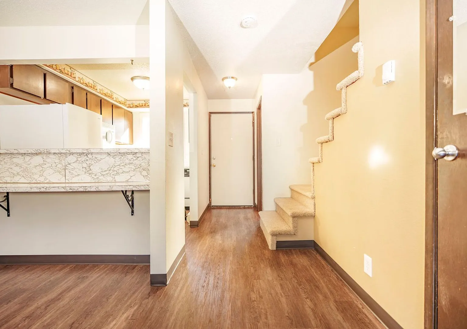 525-Monmouth Villas — Photo 4