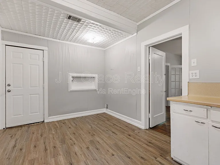 609 E Walker St — Photo 19