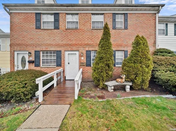 806 Towne House #806, Islandia, NY 11749