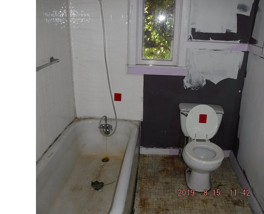 2nd image of 723 Molalla Ave