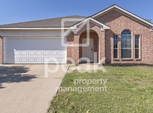 8621 Rainy Lake Dr, Fort Worth, TX 76244
