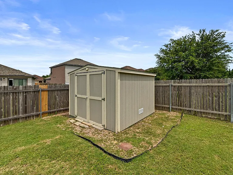 214 Briarwood Dr — Photo 34
