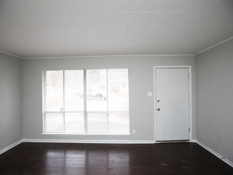 7305 E Wakefield Dr — Photo 2