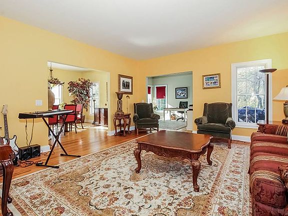 2nd image of 18 Vista Ln