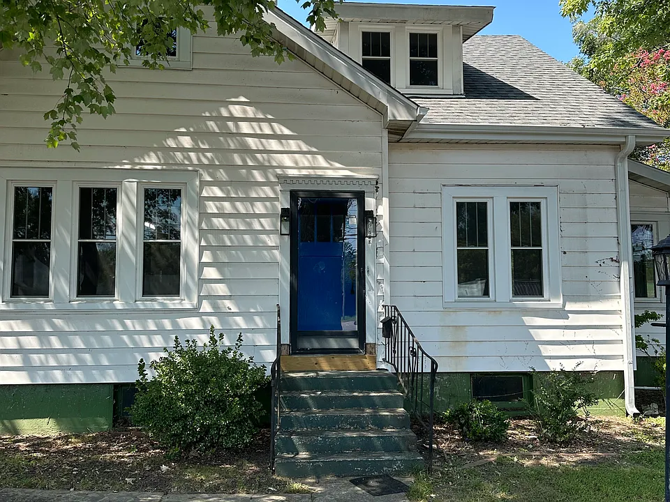 1703 North Ave