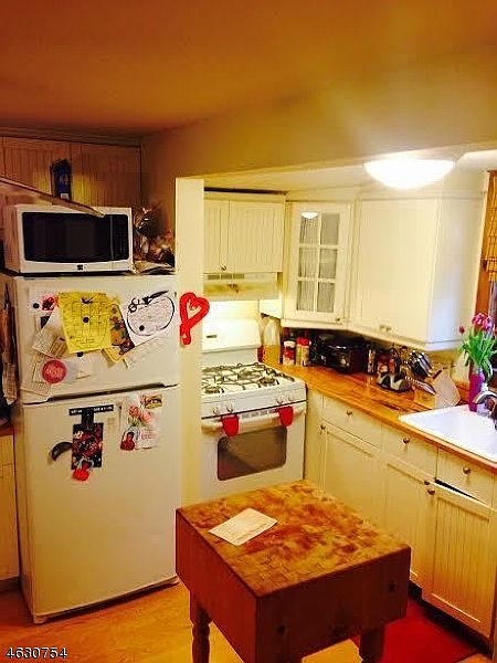 2nd image of 27 Chestnut St
