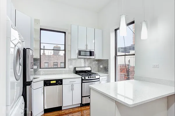 Rented by Mdrn Residential | media 1