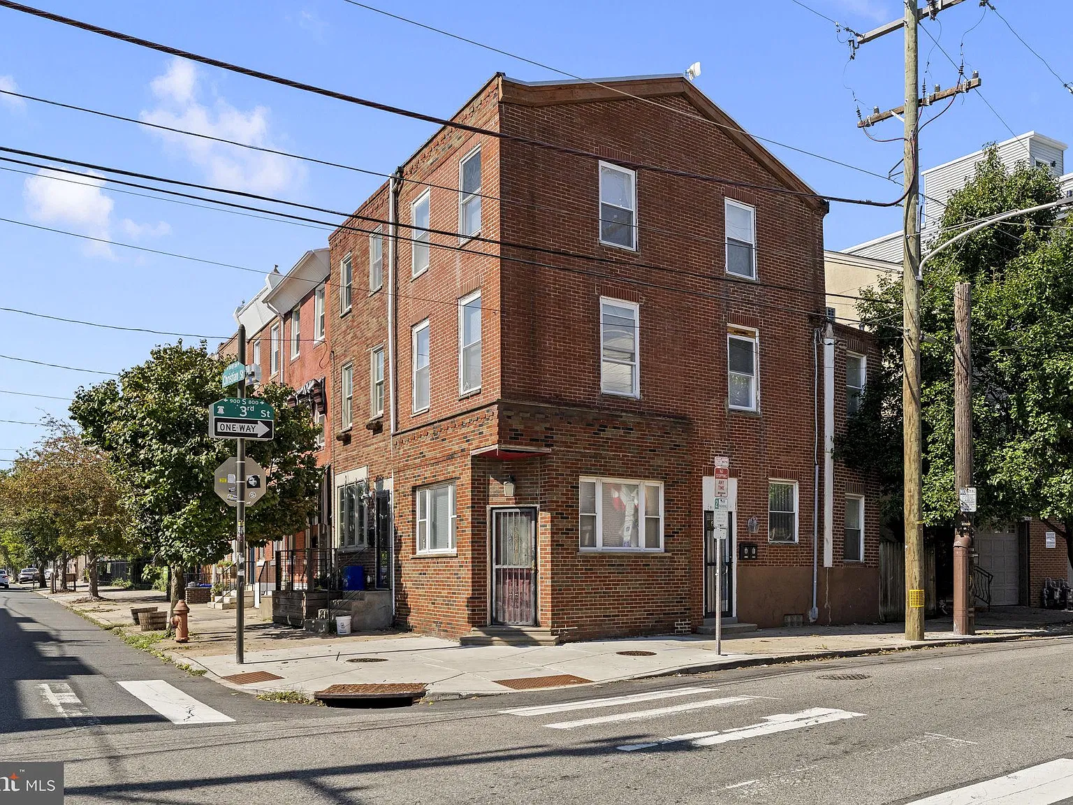 844 S 3rd St — Photo 2