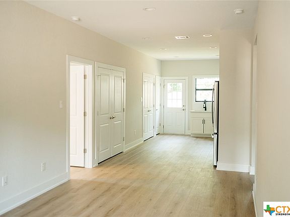 4th image of 864 N Union Ave