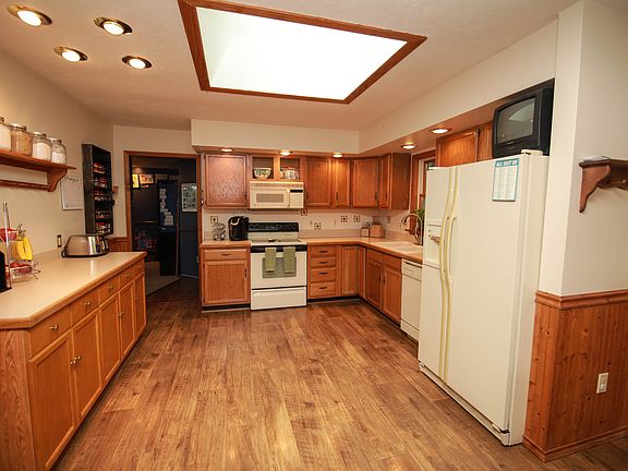 Eat-in kitchen