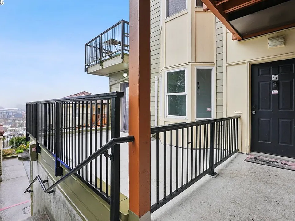 423 NW Uptown Ter #1B