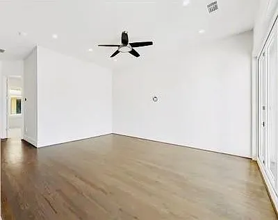 223 16th St #8 — Photo 33