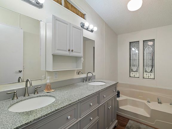 5th image of 252 Oleander Dr