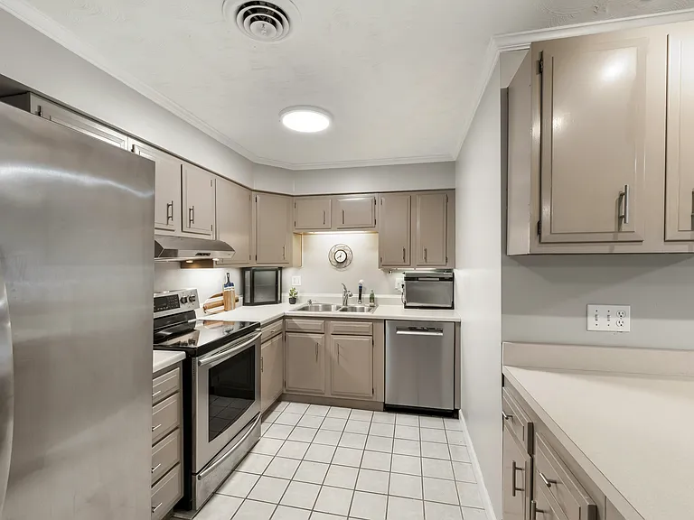 3361 Glebe Dr — Photo 14