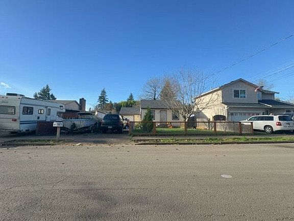 2nd image of 623 SE 146th Ave