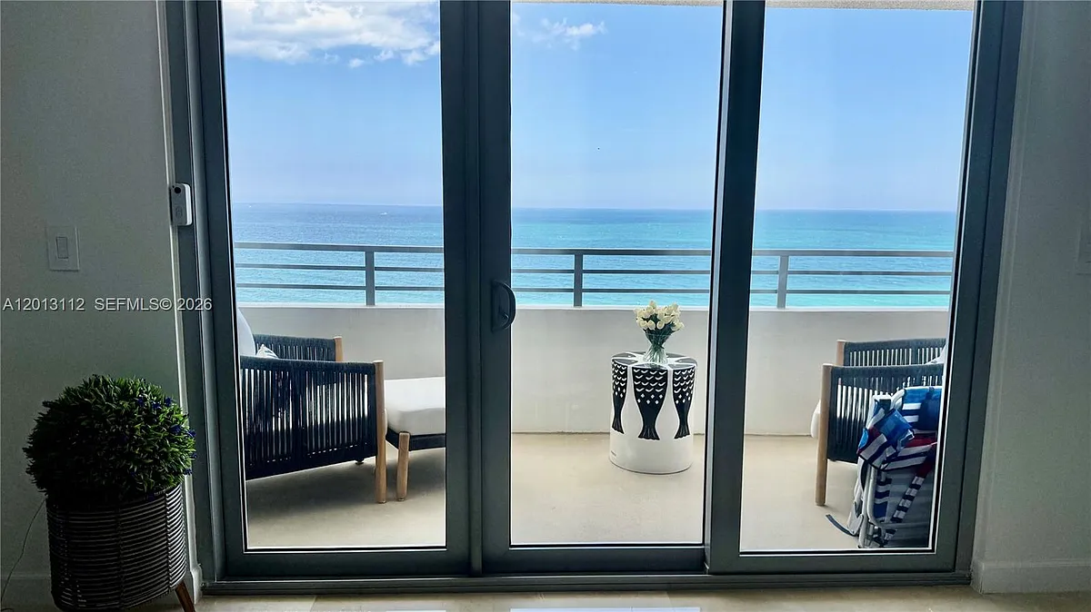 Building Photo - 5555 Collins Ave #14E