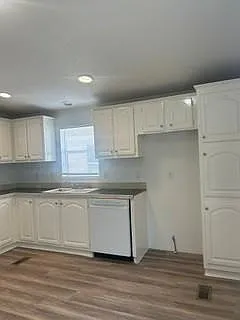3 bed, 2.0 bath, 1274 sqft, $1,550 — Photo 2