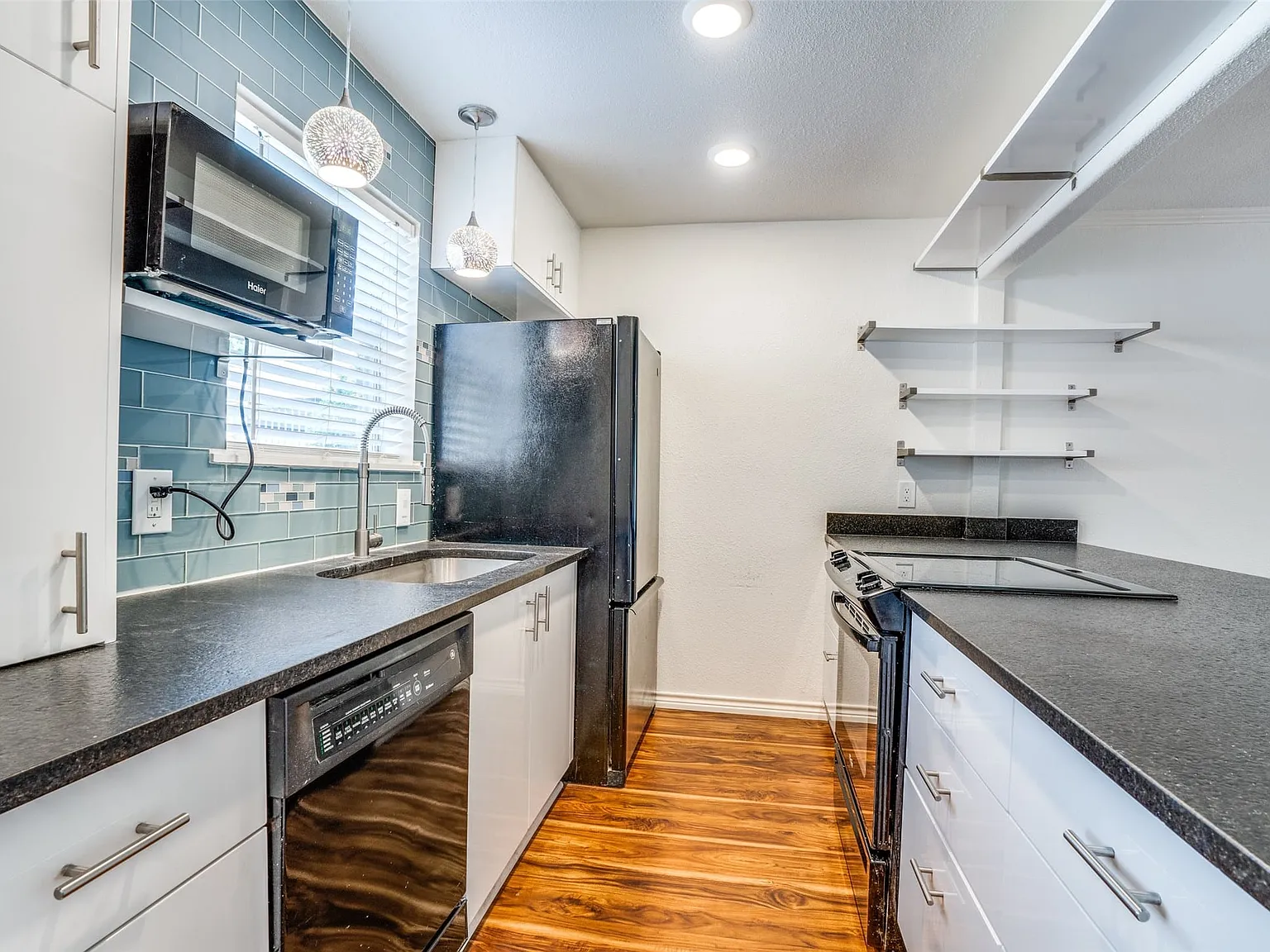 2 bed, 1.5 bath, 952 sqft, $2,150 — Photo 4