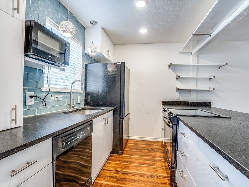 Fabulous kitchen with good storage