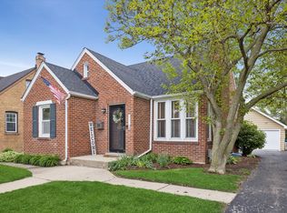 923 S Fairfield Ave, Elmhurst, IL 60126