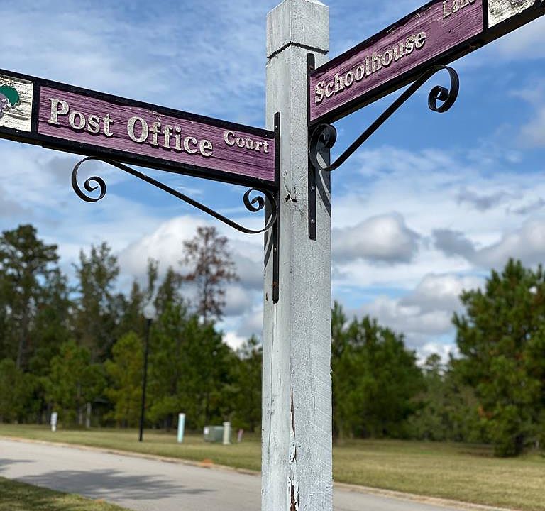1st image of 40 Post Office Ct