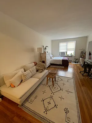 Rented by Royal House Realty, Inc. | media 19