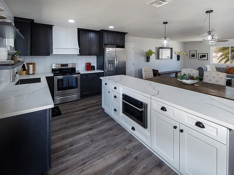 1060 Sunny Ridge Dr — Photo 2