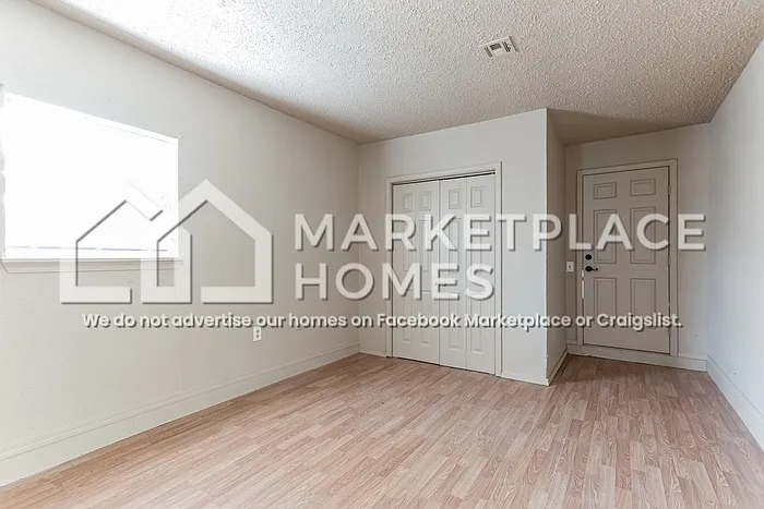 404 E Texas Dr — Photo 14