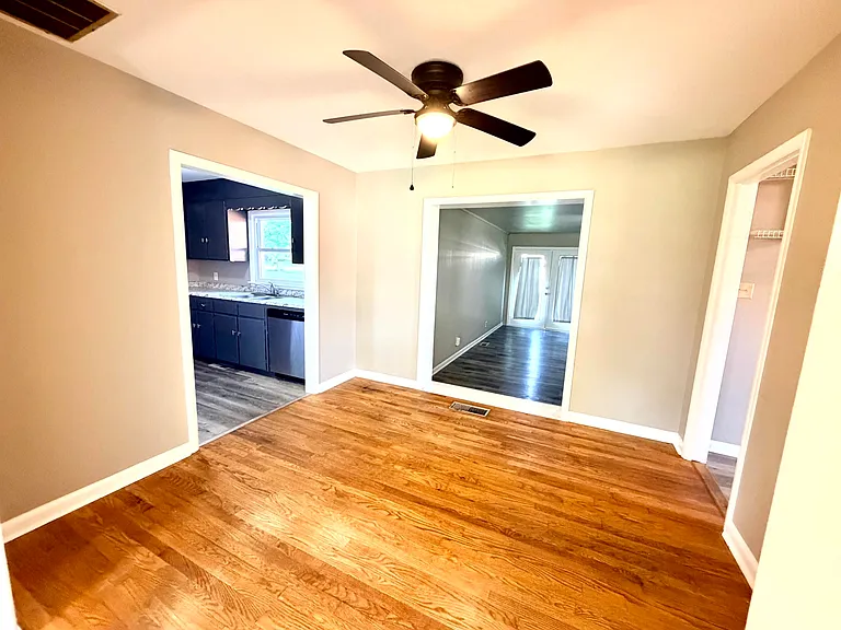 1711 Clarence Dr — Photo 4