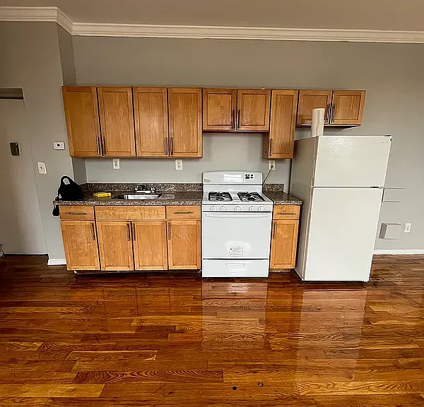 57 Tapscott St #4G — Photo 2
