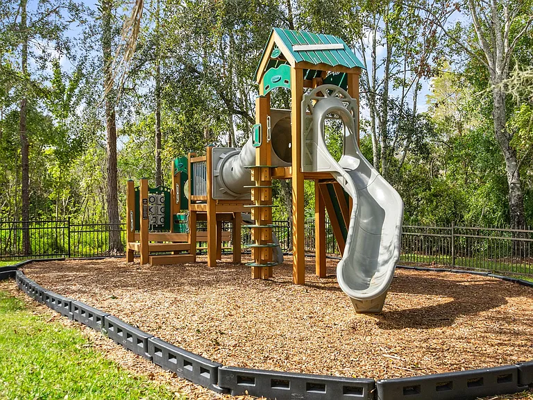 The Grand Reserve at Tampa Palms Apartments — Photo 32