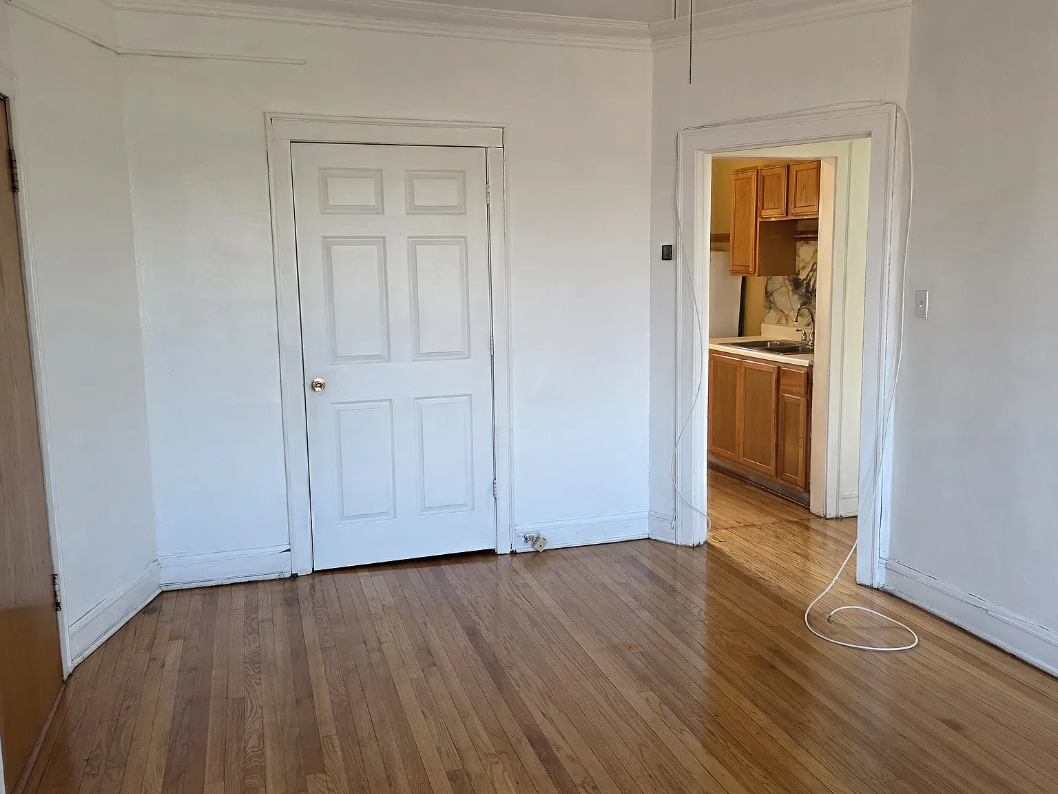 839 W 83rd St — Photo 3