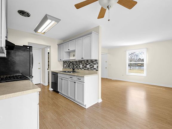 4th image of 1050 Hampton Hbr Unit 1050